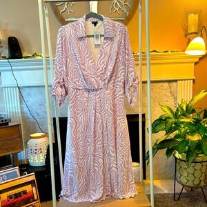 NWT Torrid Midi Studio Crepe
Collared Shirt Dress White Zebra Size 1